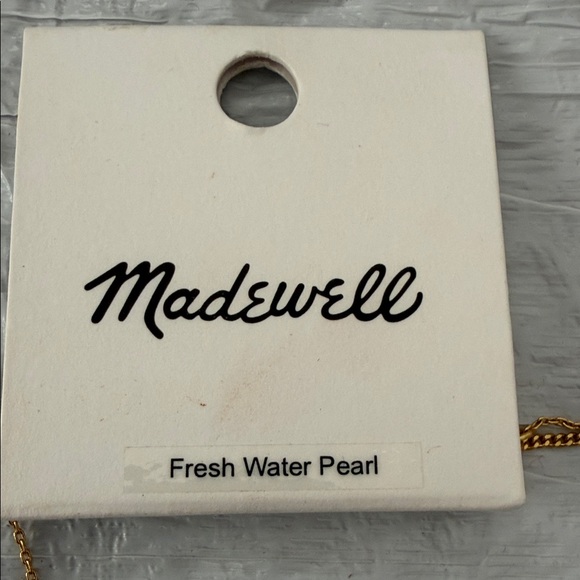 Madewell Elegant Gold Necklace with Pearl Accent - Picture 2 of 4